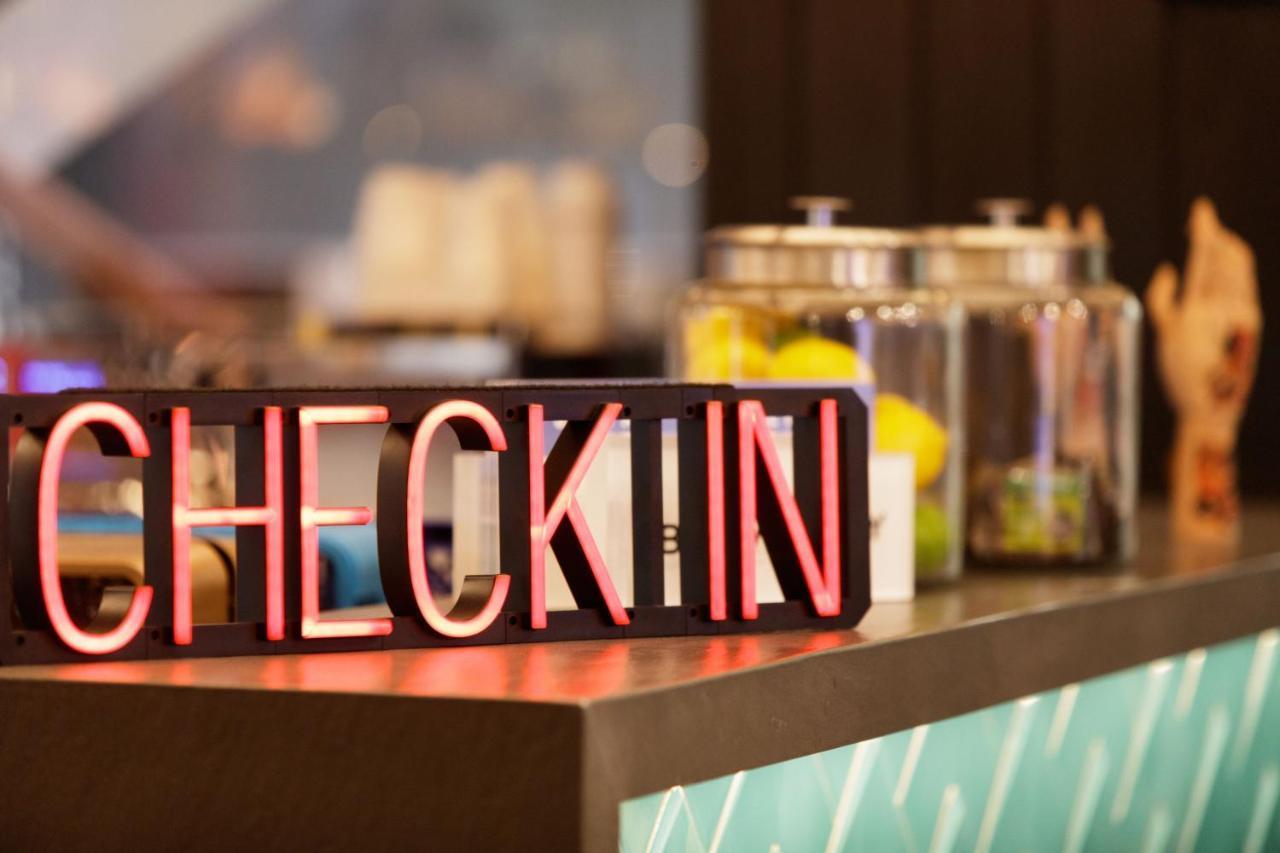 Moxy Richmond Downtown Hotell Exteriör bild