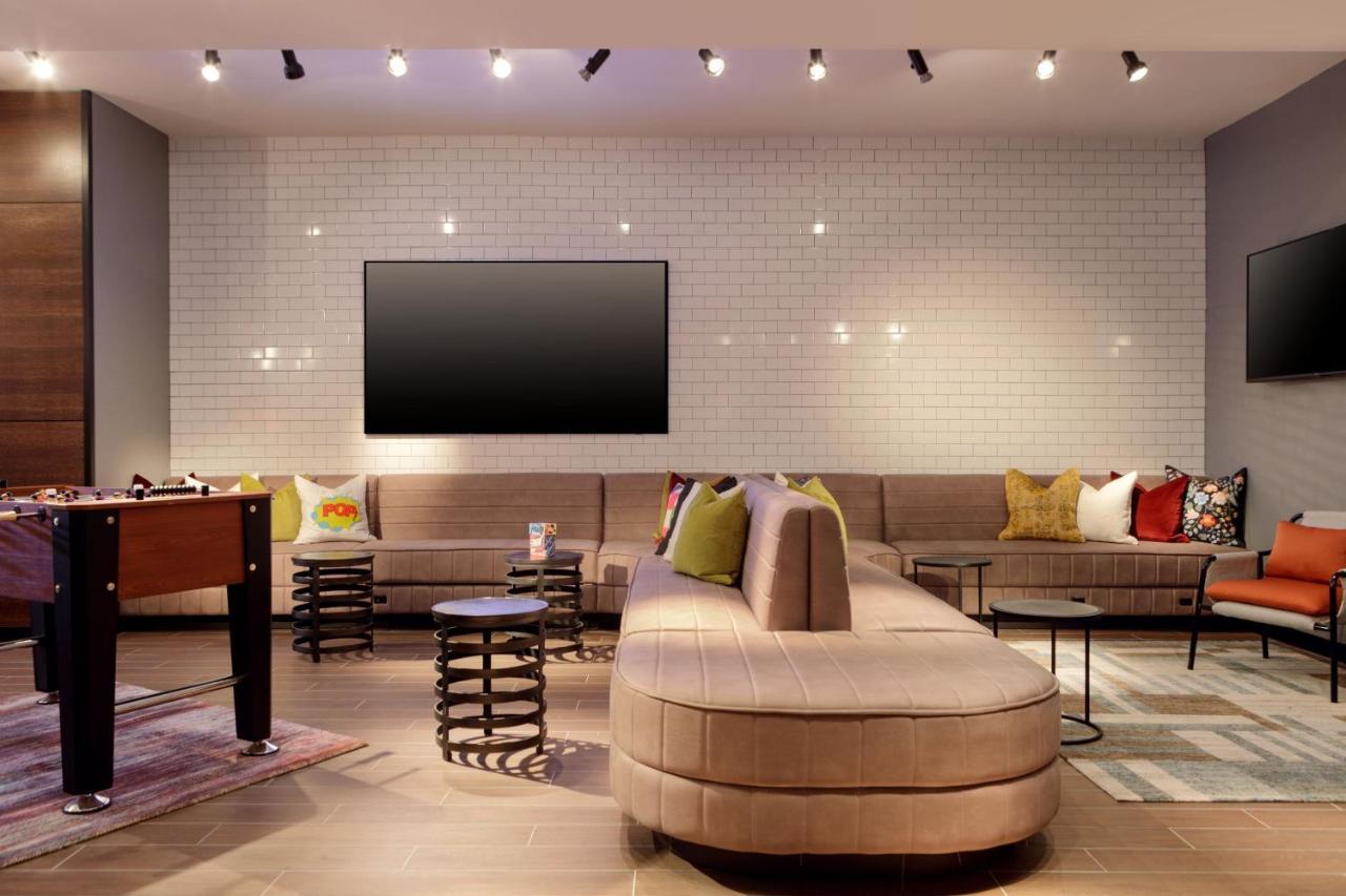 Moxy Richmond Downtown Hotell Exteriör bild