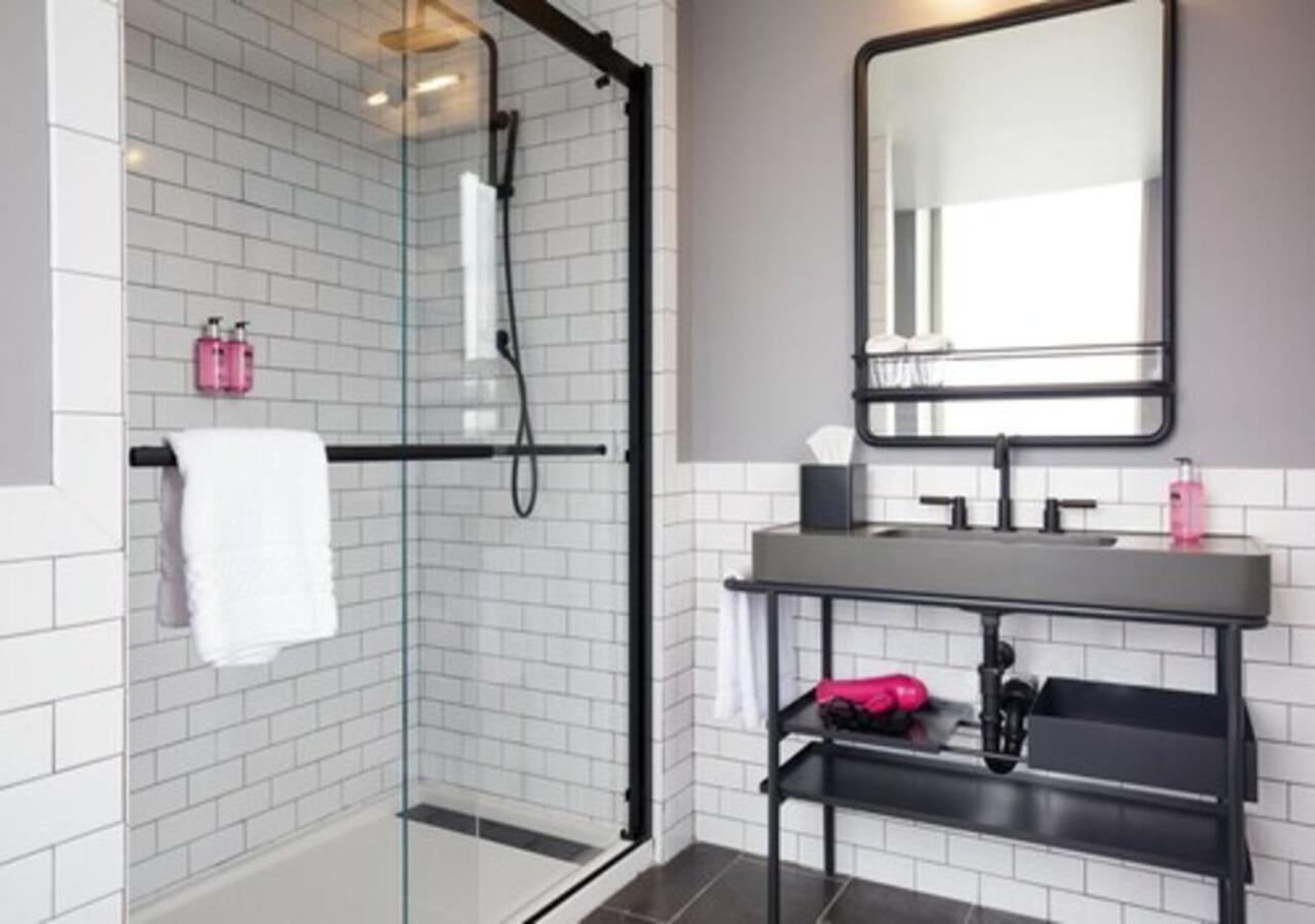 Moxy Richmond Downtown Hotell Exteriör bild