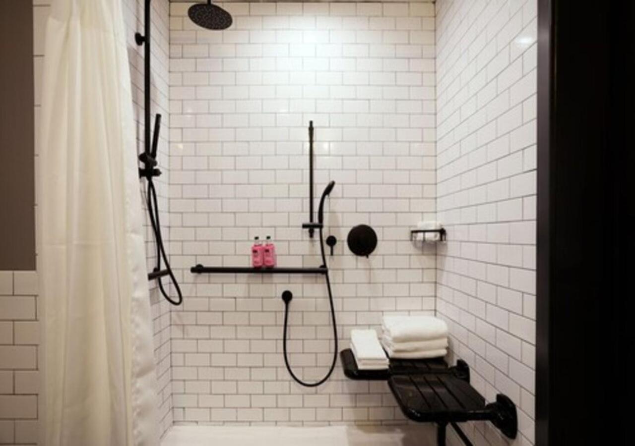 Moxy Richmond Downtown Hotell Exteriör bild